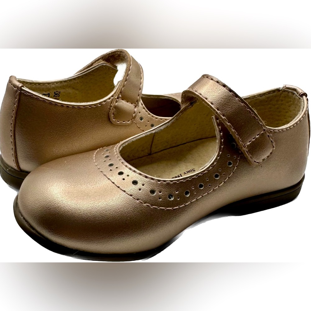 NWOT Emma Mary Jane Footmates, 8 Med Width Toddler 1-4 yrs, Rose Gold Metallic